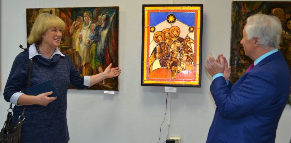 В галерее ВЦ "Эрмитаж-Выборг" открылась рождественская выставка