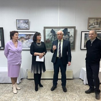 Традиционная Рождественская выставка.