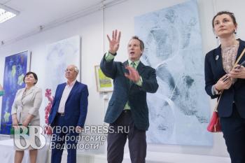 Путешествие в Россию на автофургоне с картинами