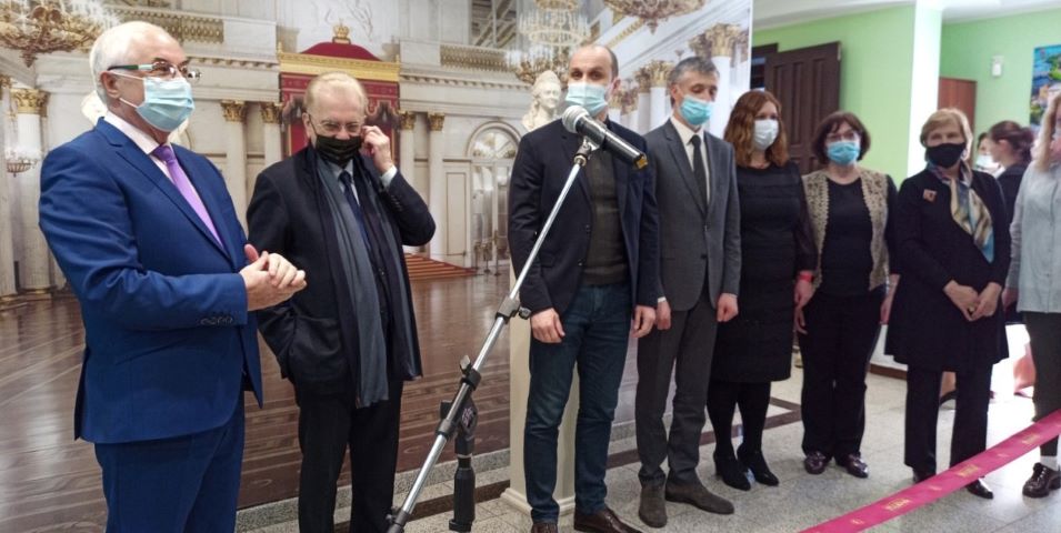 В Выборге открывается выставка стекла из собраний Эрмитажа
